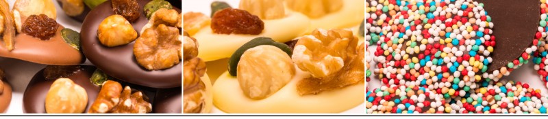 Schokoladentaler mit Nüssen und Rosinen und Schokolade mit bunten Zuckerperlen